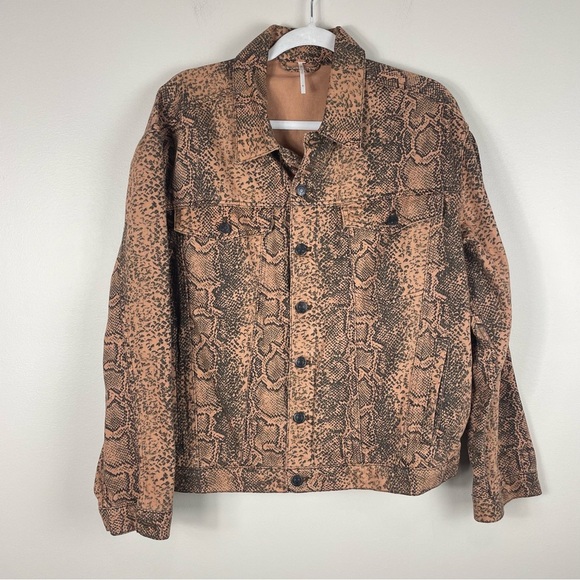 Free People Snakeskin Trucker Jacket Denim Womens Medium Brown Black Boho - Picture 2 of 11
